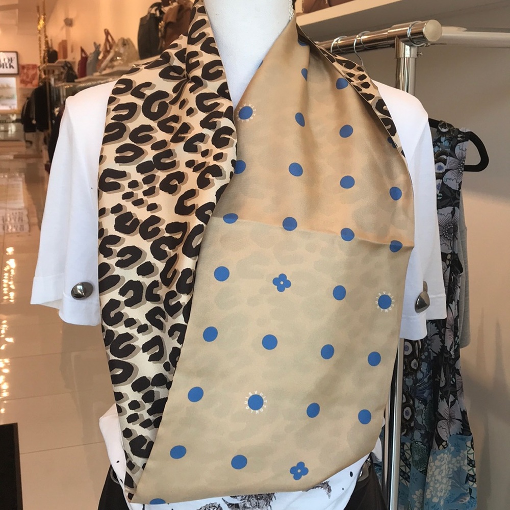 Brand New!! Louis Vuitton Silk Scarf